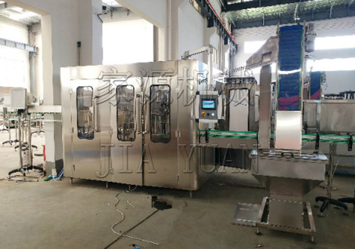 6000-10000瓶/時(shí) 礦泉水三合一灌裝機(jī)